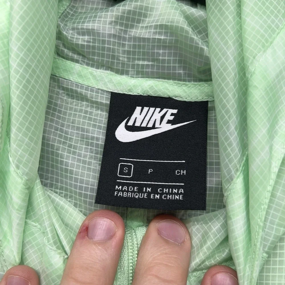 Nike Womens Size S Green Long Sleeve Essentials Repel Woven Jacket (V1)